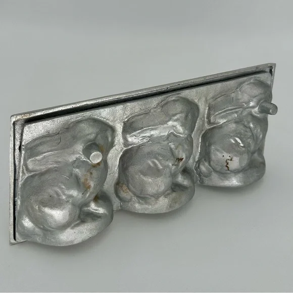 Vintage 3 Bunny Cake Mold - Picture 3 of 4